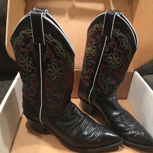 Ladies Midcalf Justin boots size 7.